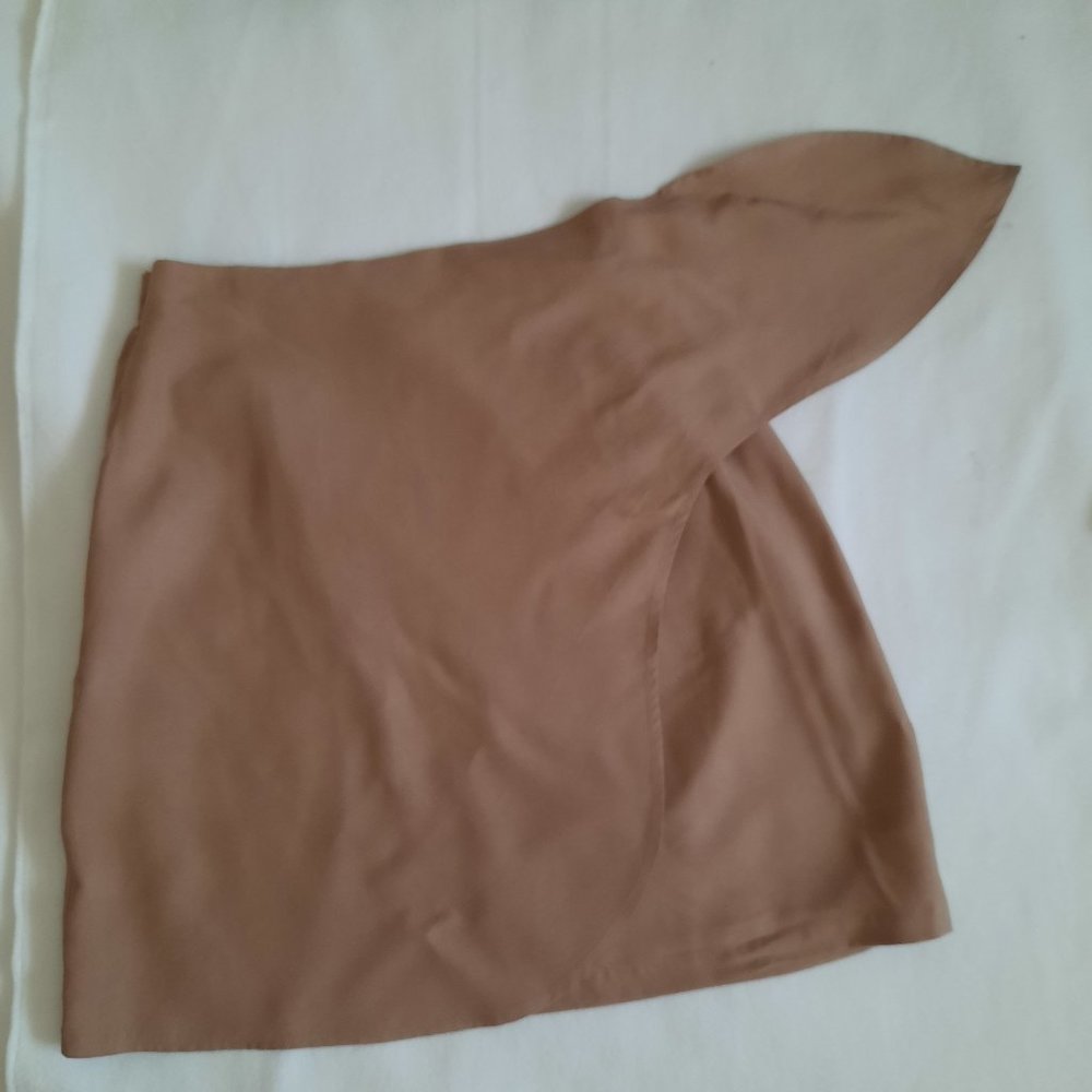 Women's  tan100% silk wrap around skirt with tie.